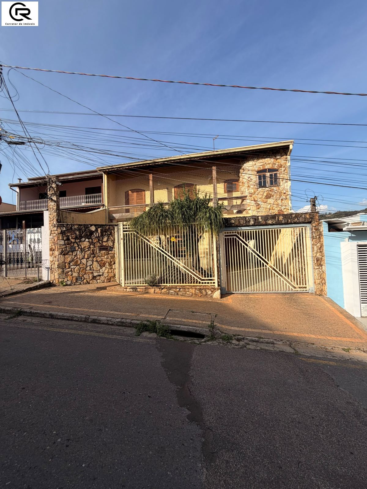 Casa em Jardim Brasil, São Roque - Casa com salão de festa e churrasqueira