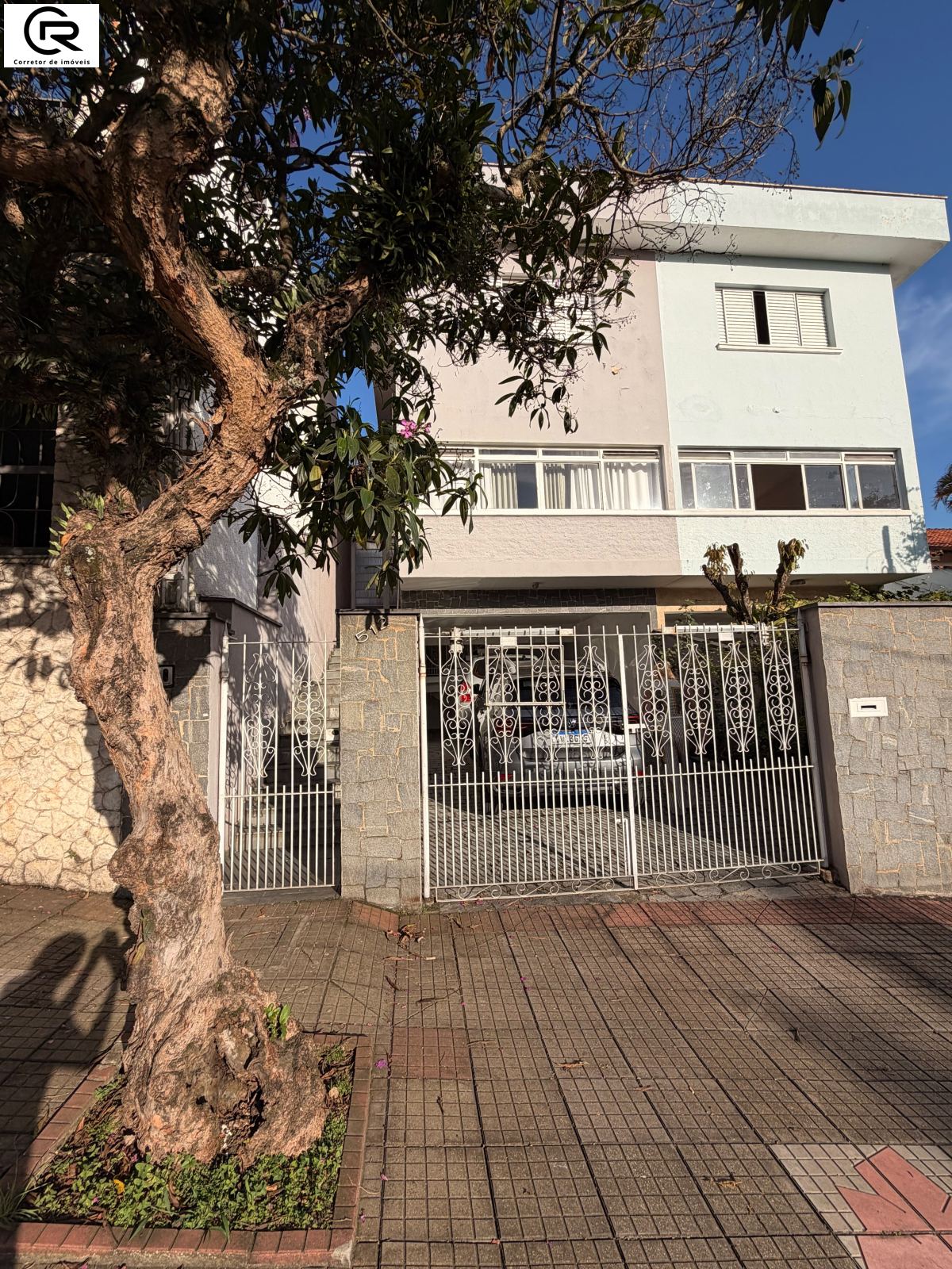 Casa em Parque IX de Julho, São Roque - Sobrado com três dormitórios