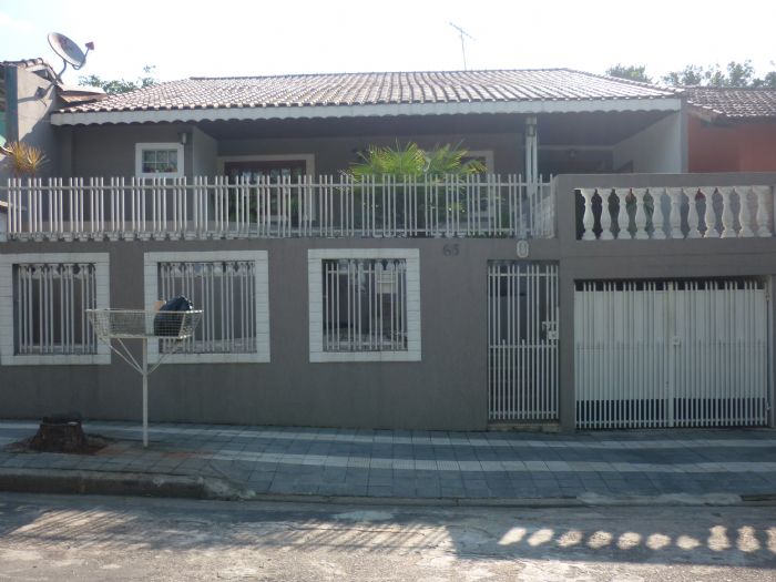 Vende-se Casa c/ 3 quartos em Mairinque