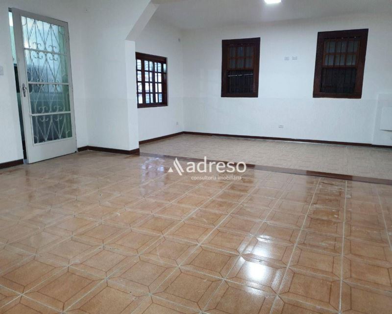 Casa com 2 dormitrios para alugar por R$ 3.000,00/ms - Centro - So Roque/SP