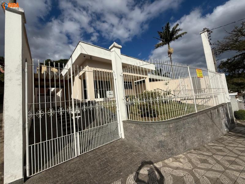 Casa em Jardim Meny, São Roque - Ampla casa com três dormitórios - Foto 1
