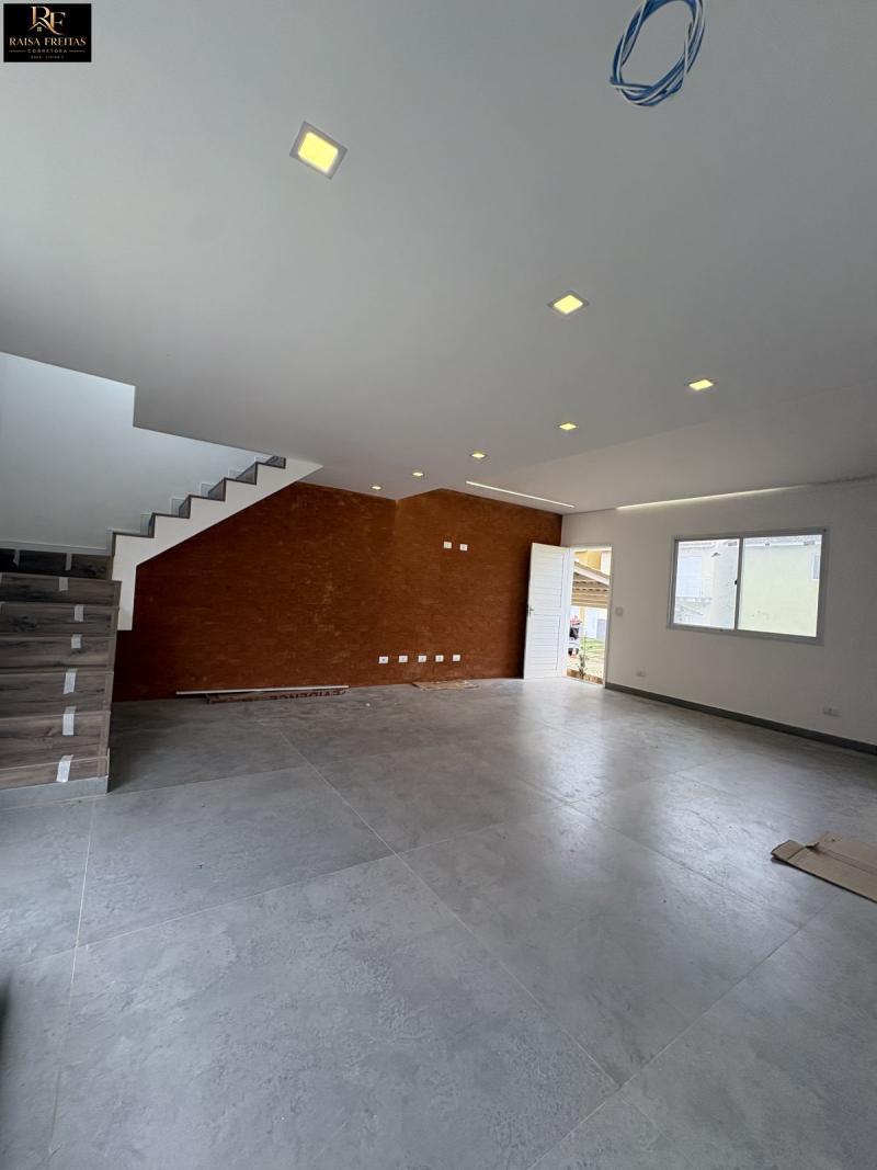 Casa em Vila Santo Antônio, São Roque - Casa ampla em condomínio