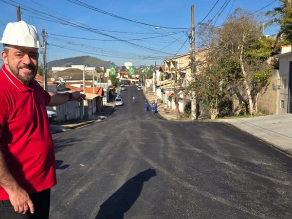 Wanderlei da Qualiser comemora recapeamento da Rua Sebastiana da Silva Pontes