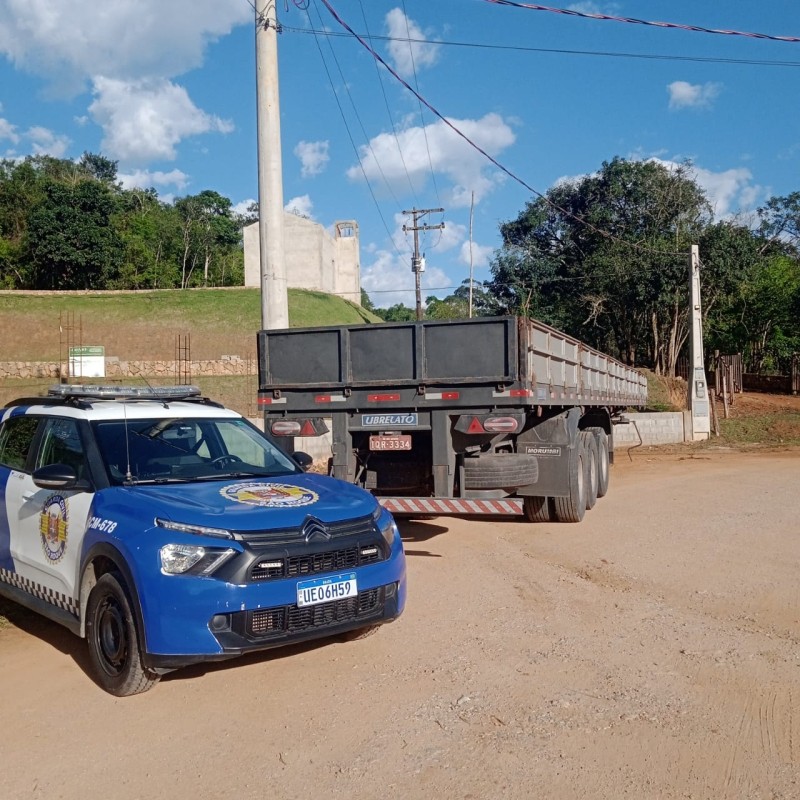 GCM recupera semirreboque com registro de roubo