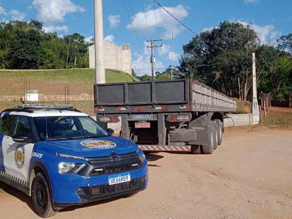 GCM recupera semirreboque com registro de roubo